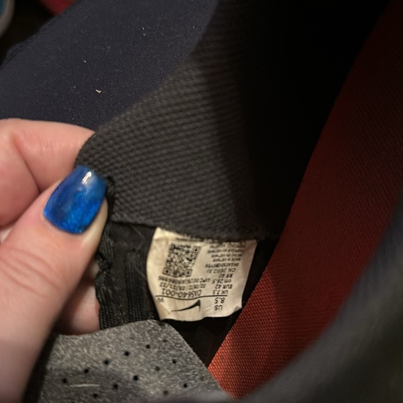 Nike Phantom soccer cleats, men’s size 8.5 - Picture 4 of 4